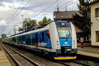 Místo interpanterů honeckery. České dráhy se kají za kvalitu vozů na cestujícími nejhůře hodnocené lince - Zdopravy.cz
